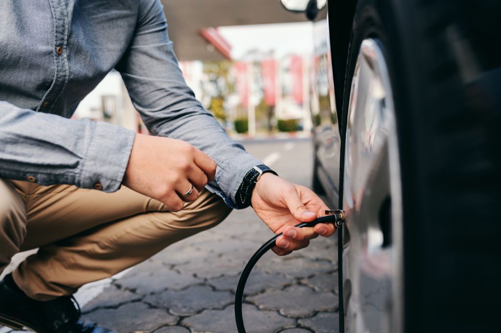 How to Put Air in Car Tires